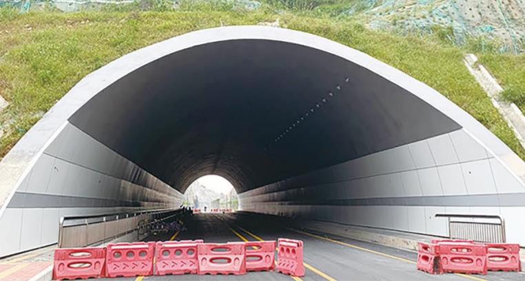 广州萝岗新城外环路 象牙白+浅灰隧道防火板5000㎡