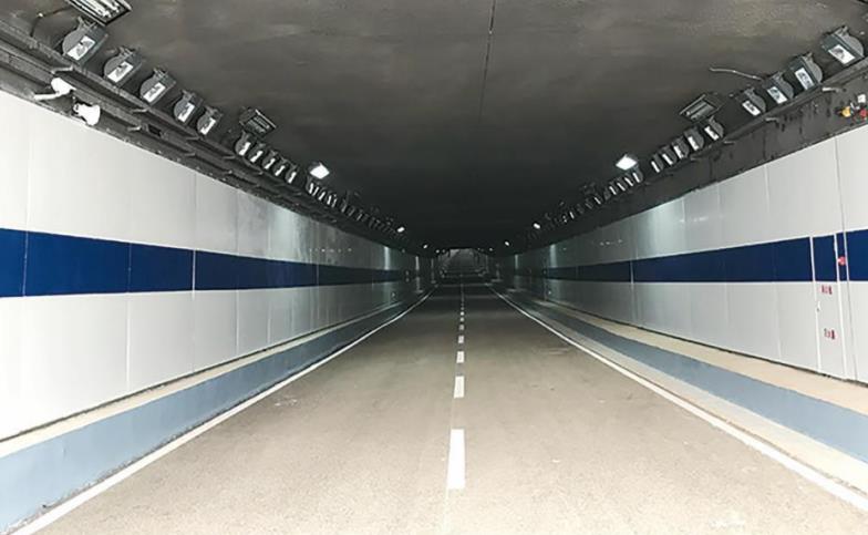 武汉雅安街隧道 象牙白+深蓝色隧道钢钙板7000㎡