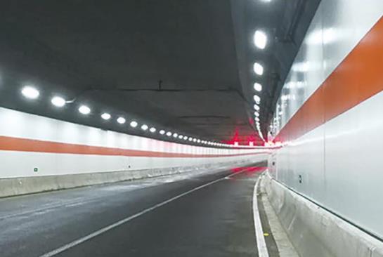 武汉三阳路越江隧道钢钙板象牙白+凤凰橙65000㎡